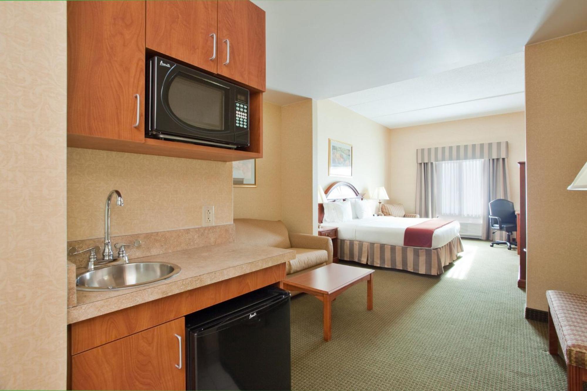 Holiday Inn Express Hotel & Suites Drums-Hazelton By Ihg Exterior foto