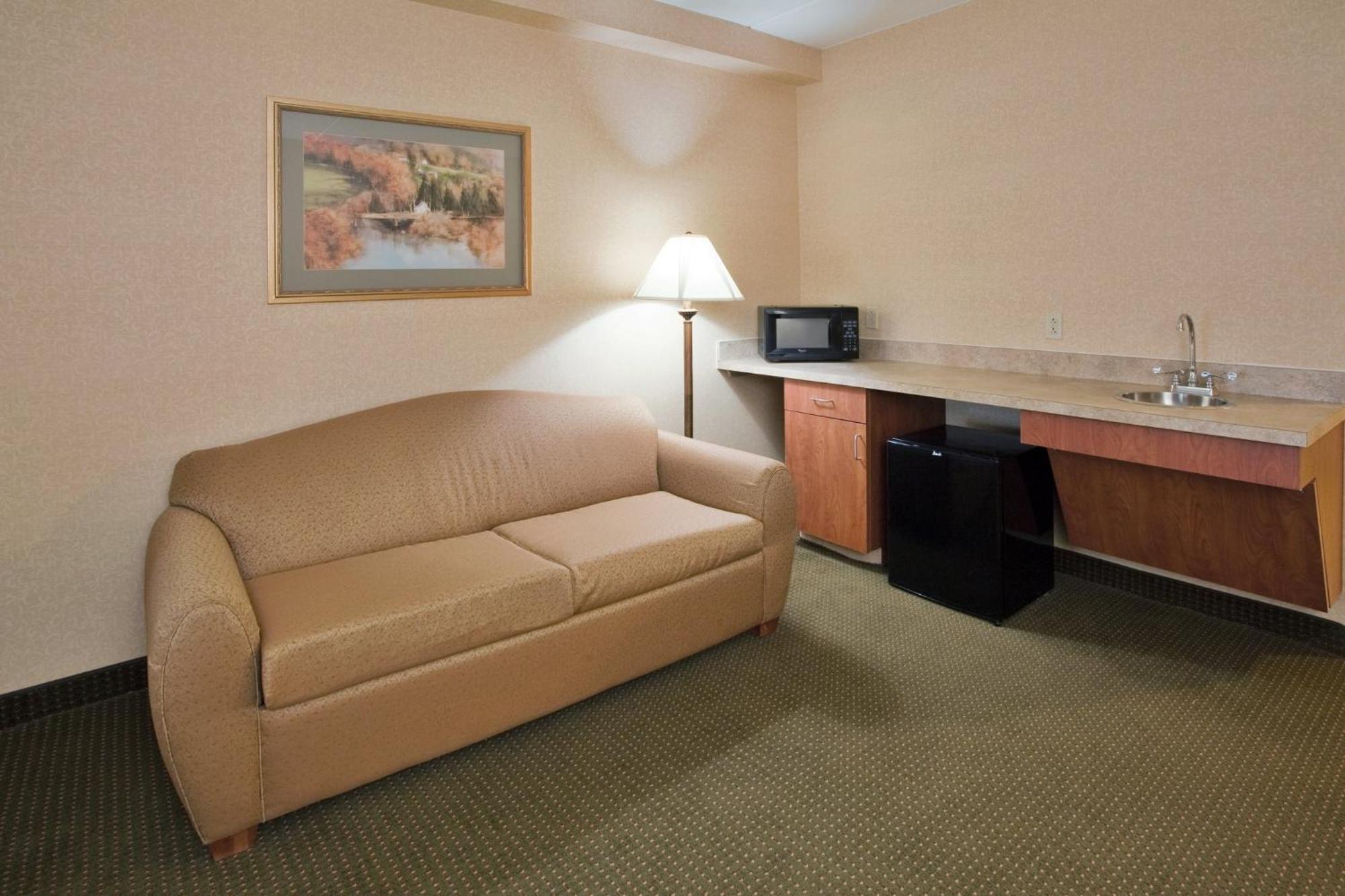 Holiday Inn Express Hotel & Suites Drums-Hazelton By Ihg Exterior foto